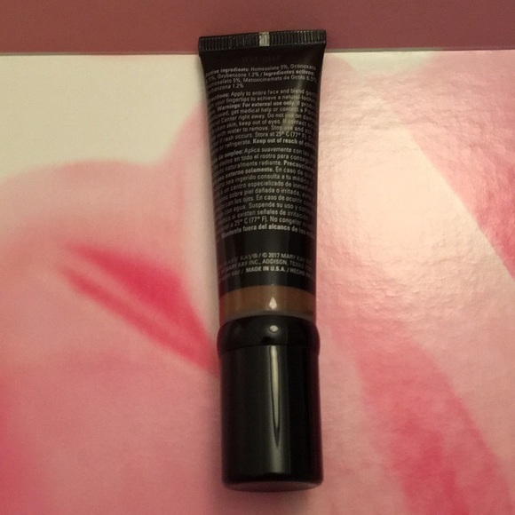Mary Kay CC Cream Sunscreen (Shade: Very Deep) - Picture 2 of 2